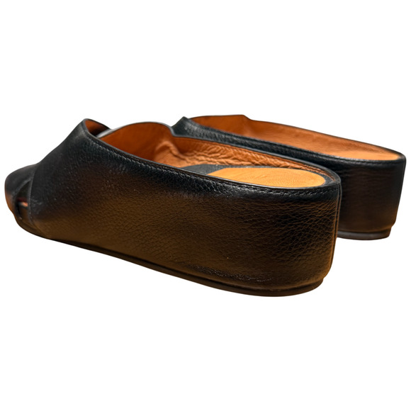 Gentle Souls by KENNETH COLE Gisele Women 9 Black Leather Slip On Sandals X-Band - Picture 5 of 12